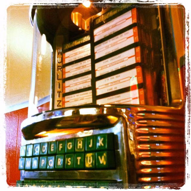 chrome jukebox diner photograph - Vintage jukebox (in diner)
