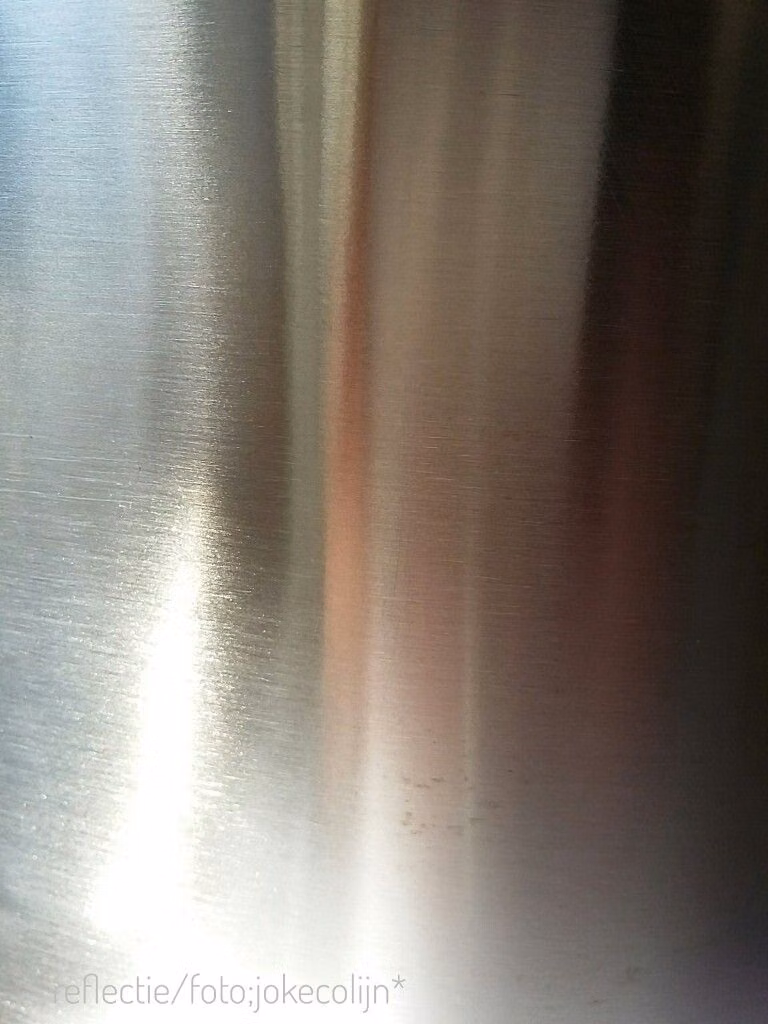 brushed aluminum soft reflection close up - Silver light reflection/ foto;J.Colijn*
