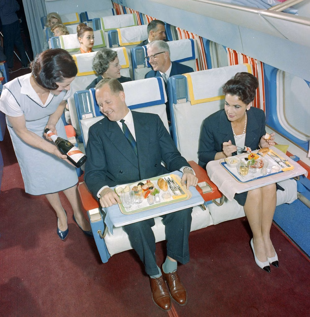 1960s jet aircraft cabin interior photograph - Rare photos from Swissair reveal what it was really like to fly in the 1960s