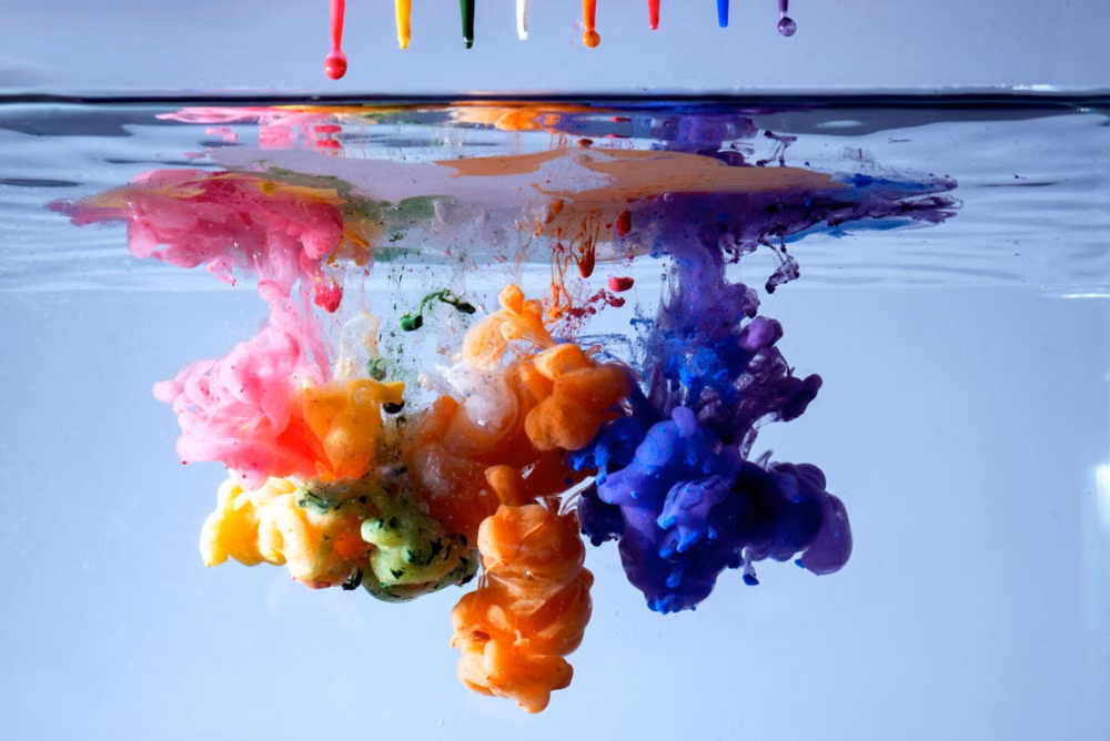 colored ink diffusion in water macro photograph - Explosão de cores