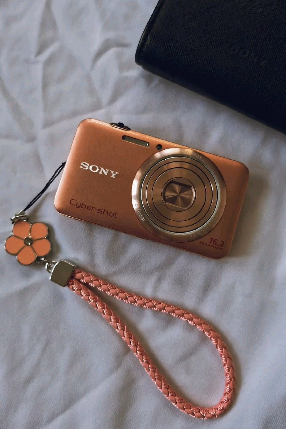 early compact digital camera product photograph - #digicam
